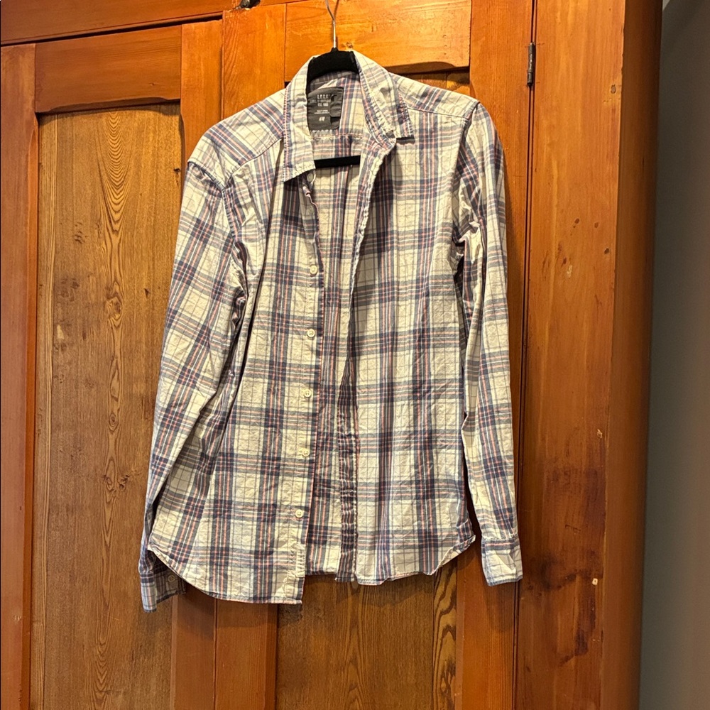 10/25$ 🧁 Plaid Button-Up Shirt